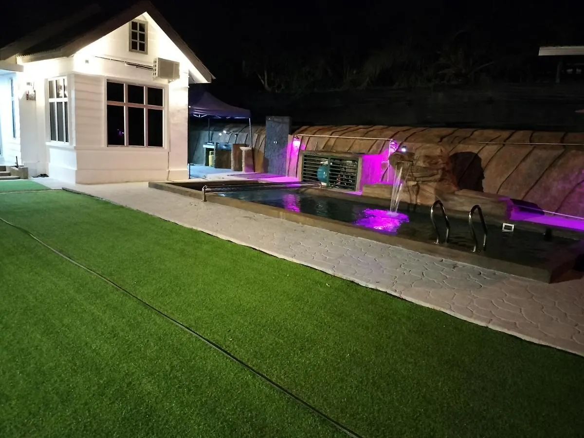 Holiday home D'Ulu Tehel Homestay Melaka - Private Swimming Pool